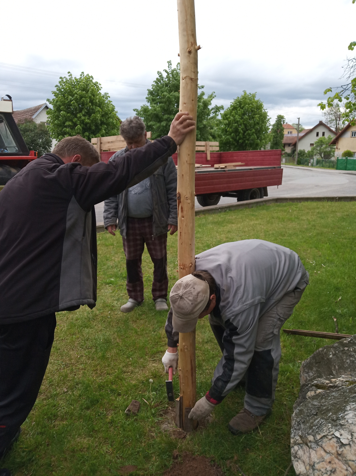 Stavba máje 2019 (8)
