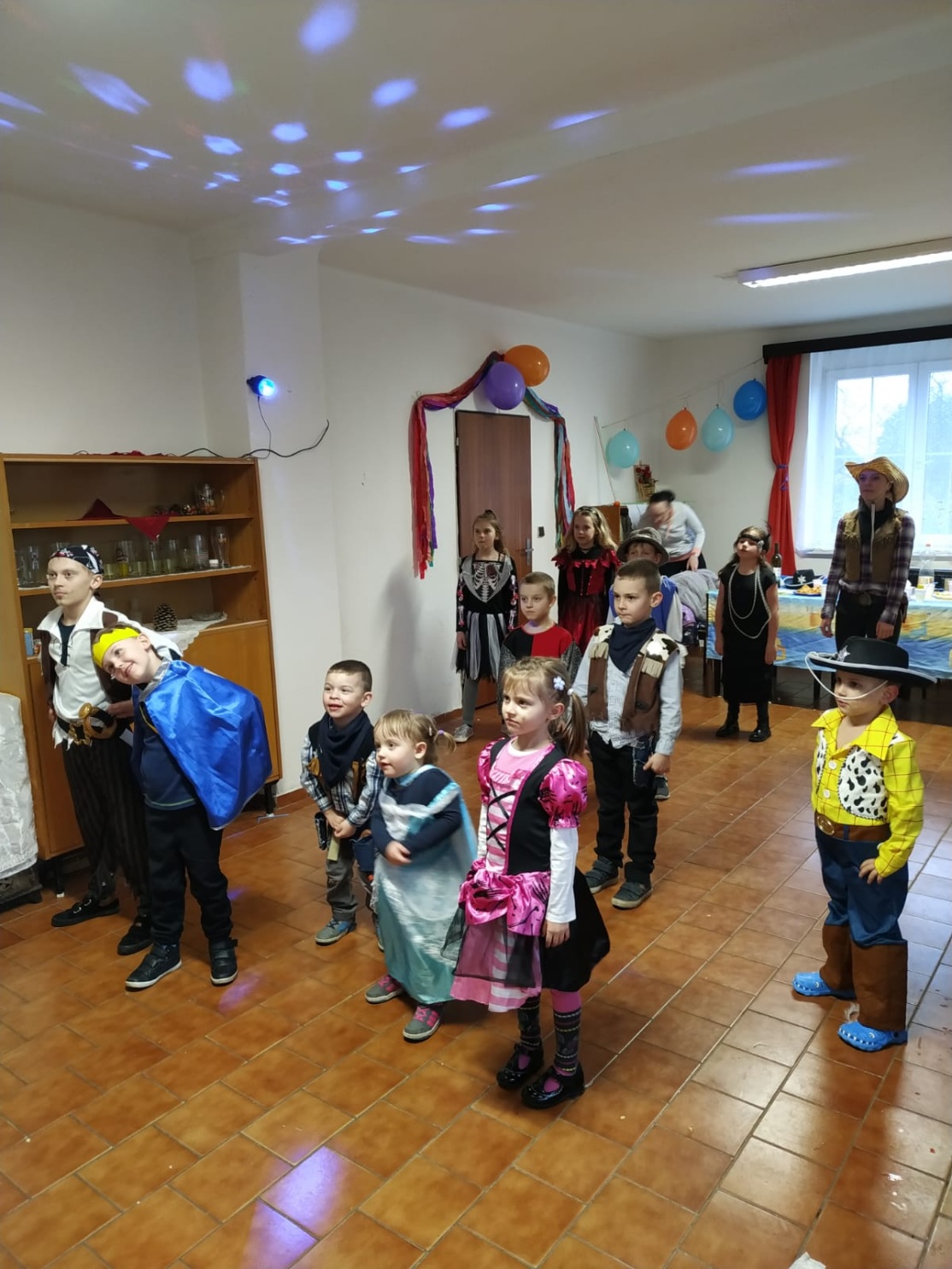 Dětský karneval 2019 (5)