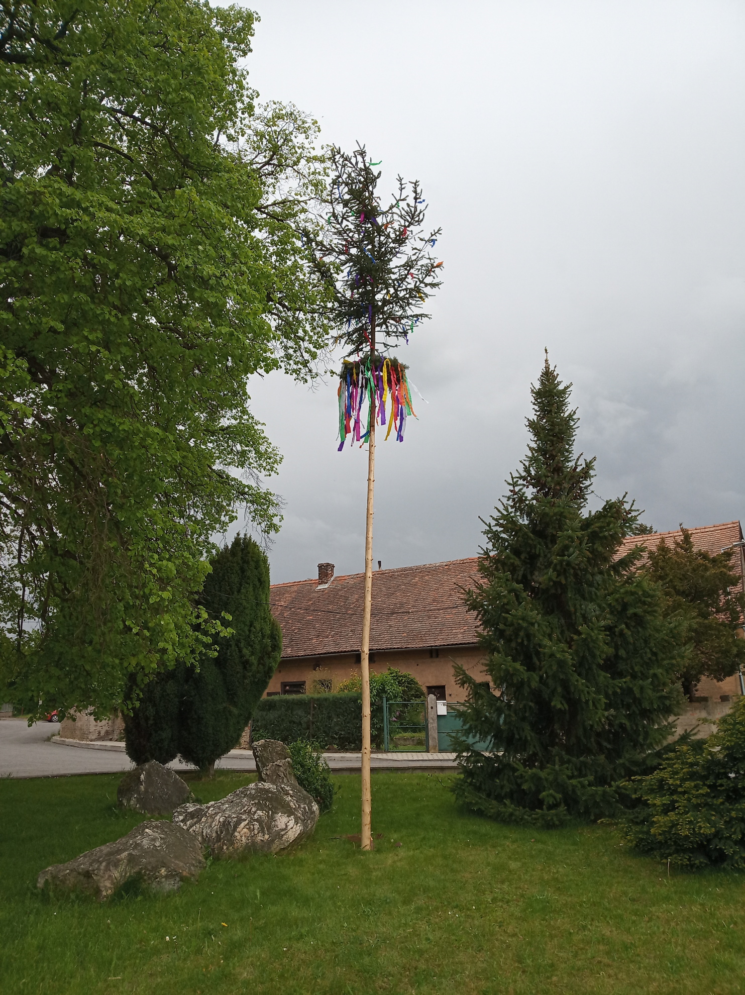 Stavba máje 2019 (9)