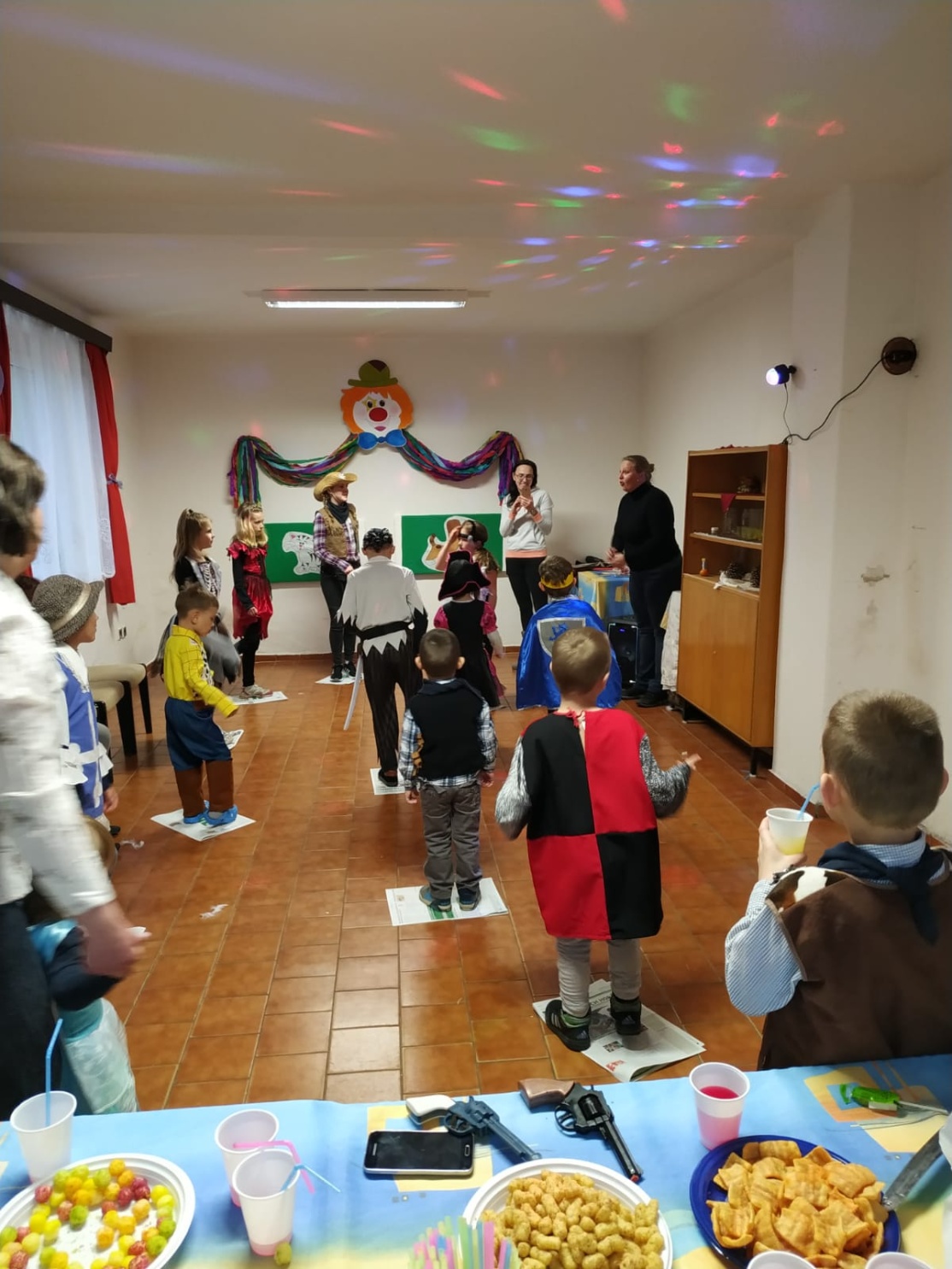 Dětský karneval 2019 (8)